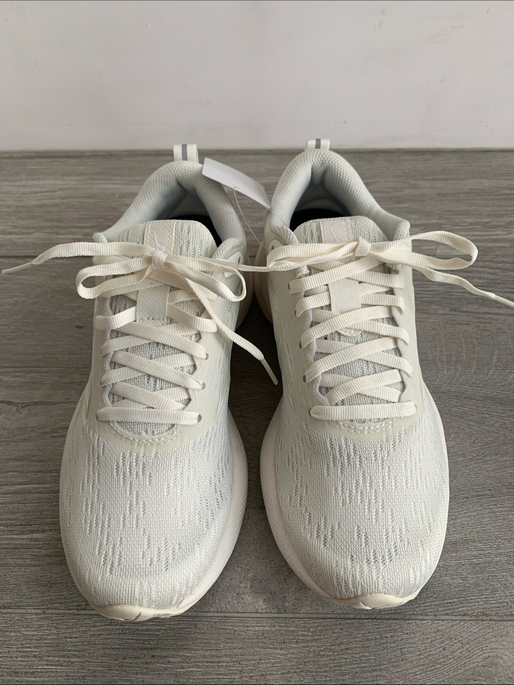 Women's Mizuno Lightweight Breathable Lace-Up Running Sneakers in Cream NWOT